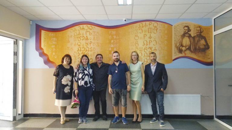 Горна Оряховица | Стенописи на студенти от ВТУ  украсиха училище в Г. Оряховица