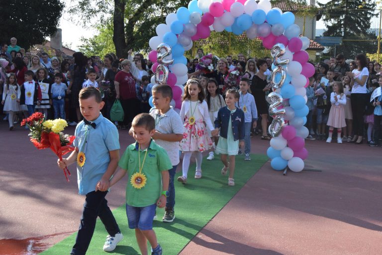 Близо 3000 ученици започнаха новата учебна година в община Горна Оряховица