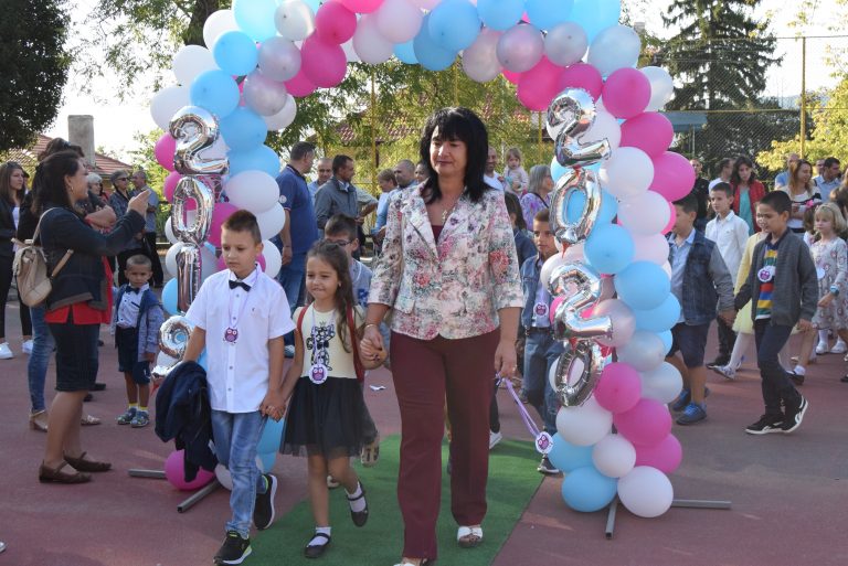 Горна Оряховица | Близо 3000 ученици започнаха новата учебна година в община Горна Оряховица