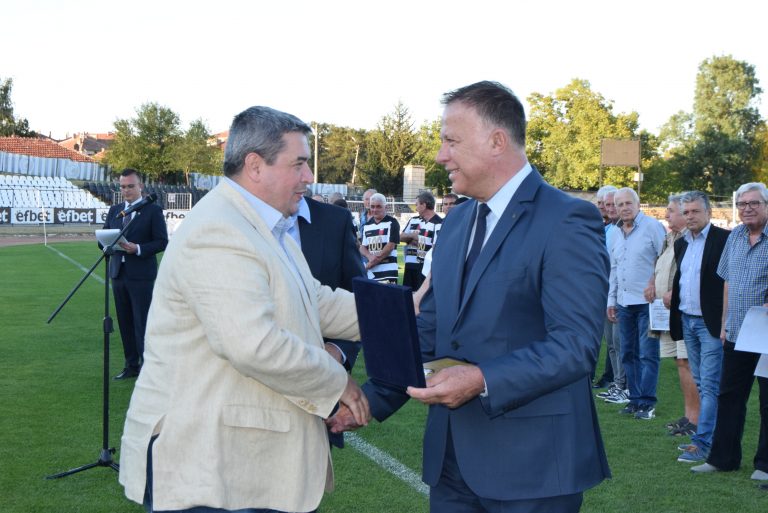 БФС удостои с почетен плакет инж. Добромир Добрев за приноса му в развитието на футбола