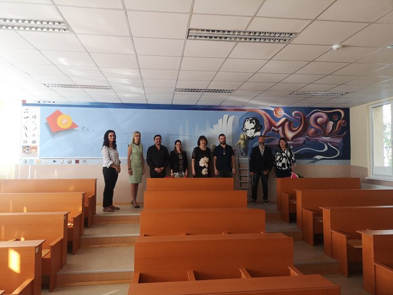 Стенописи на студенти от ВТУ  украсиха училище в Г. Оряховица