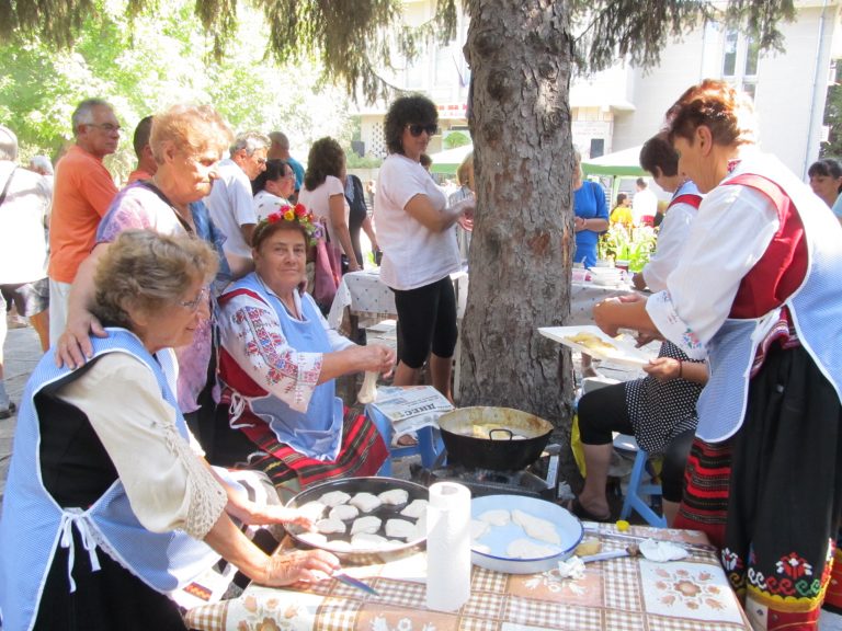 В Козаревец победители в надпреварата за най-вкусна кокоша чорба станаха кулинарите от Балканци
