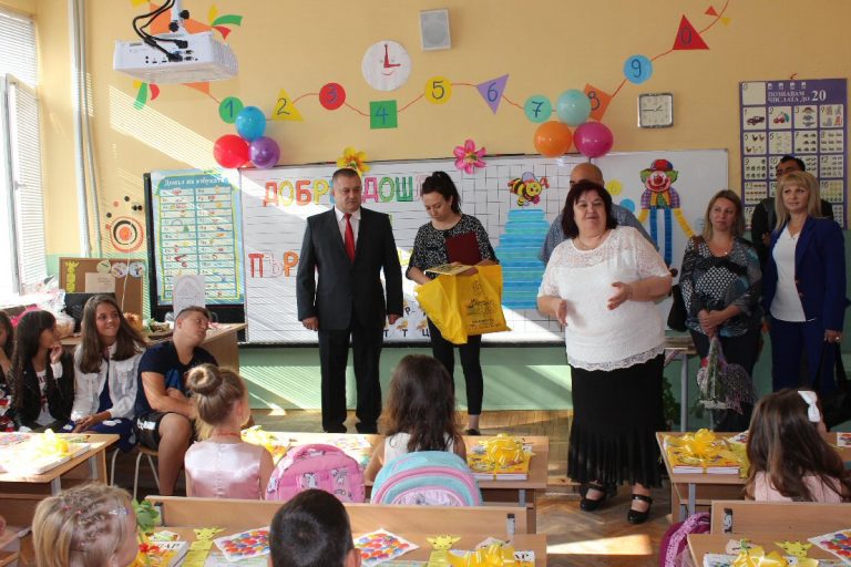 Кметът на община Стражица Румен Павлов откри новата учебна година
