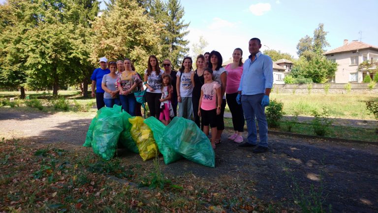 Общество | Павликени се включи в националното почистване