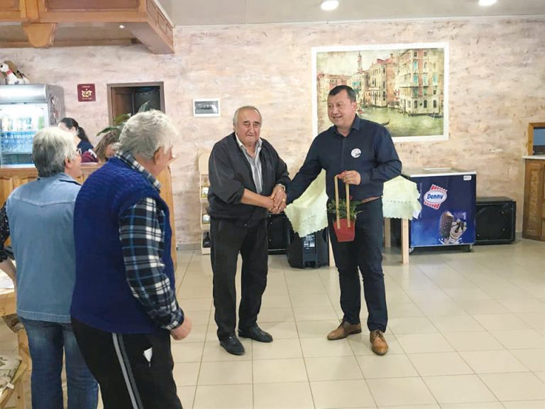 В кварталите на Павликени посрещат с хляб и сол инж. Емануил Манолов