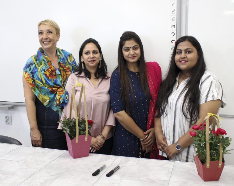 Учители от Индия изнасяха уроци в СУ “Ем. Станев”