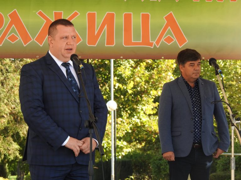 Кандидат-кметът на Стражица Румен Павлов поздрави участниците във Фестивала на житената питка