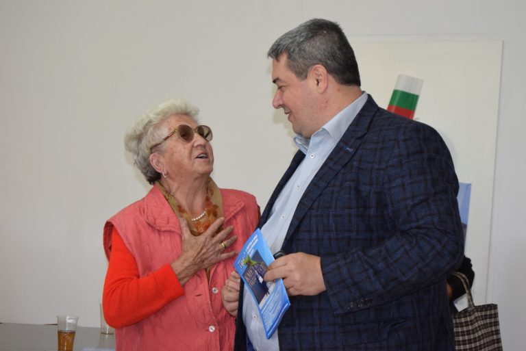 В Първомайци пожелаха с песен успех на изборите на кандидатите на ПП ГЕРБ