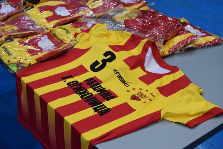 Хандбалните клубове получиха нови състезателни екипи от ГЕРБ и инж. Добромир Добрев