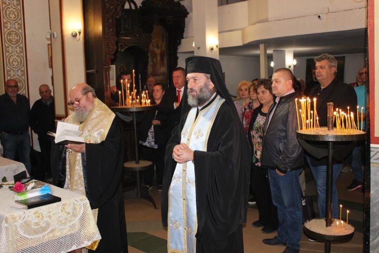 Румен Павлов заедно с вярващи от Стражица се поклони пред мощите на св. Иван Рилски