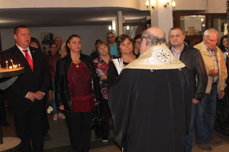 Румен Павлов заедно с вярващи от Стражица се поклони пред мощите на св. Иван Рилски