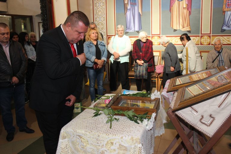 Румен Павлов заедно с вярващи от Стражица се поклони пред мощите на св. Иван Рилски