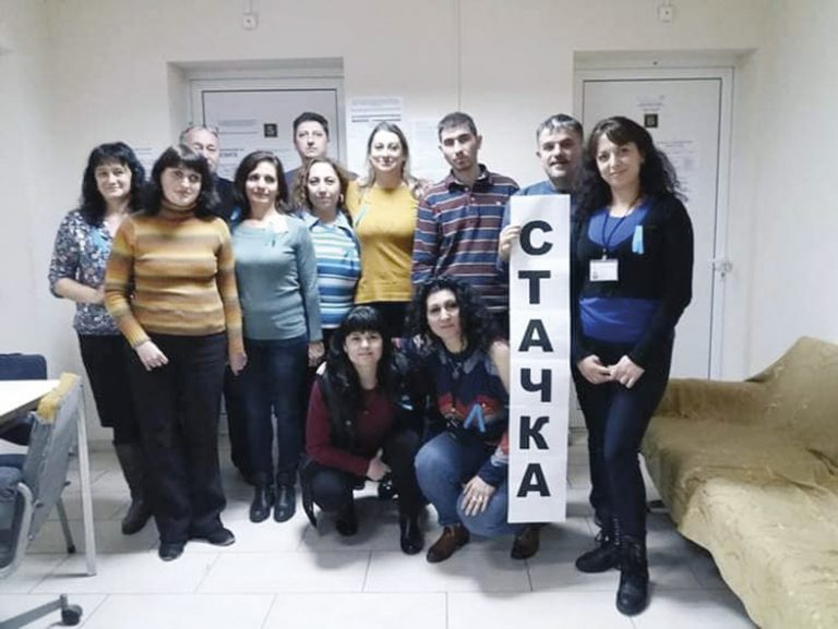 Социални работници от три общини стачкуваха с искане за по-високи заплати