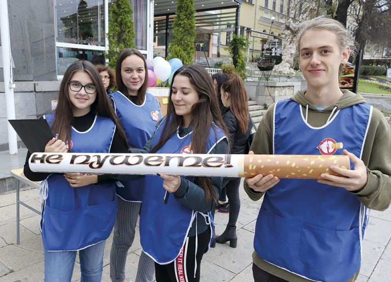 Раздаваха балони и здравни материали  в Международния ден без тютюнев дим