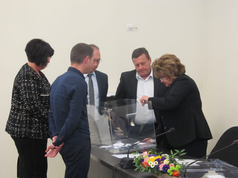 Новоизбраните общински съветници, кметът на Лясковец и кметовете на селата положиха клетва