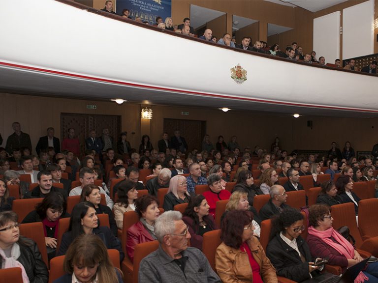 Свищовската академия е във финансов колапс,  министър Вълчев се срещна с преподавателите