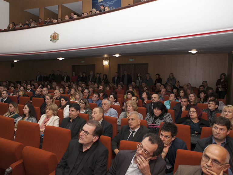 Свищовската академия е във финансов колапс,  министър Вълчев се срещна с преподавателите