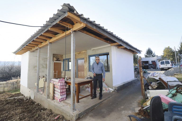 След публикация в “Янтра ДНЕС” благодетелят Христо Атанасов дари 400 лв. за операция на незрящ мъж