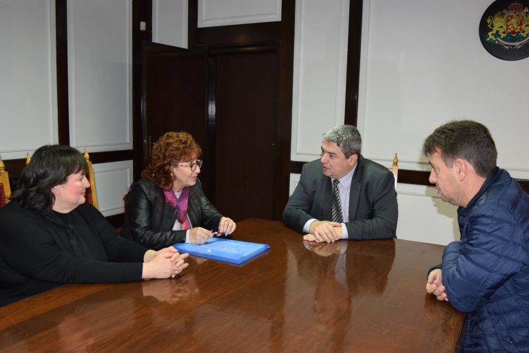 Горещи новини | Инж. Добромир Добрев помогна на две деца от Драганово