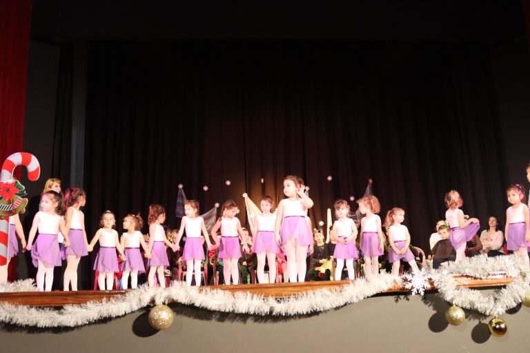 „Коледна приказка” разказаха децата от лясковската детска градина “Пчелица”