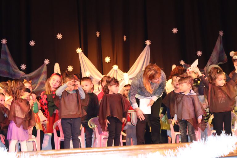 „Коледна приказка” разказаха децата от лясковската детска градина “Пчелица”