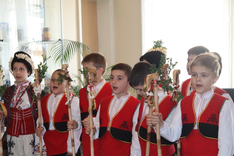 Три Коледарски дружини благославяха в Община Лясковец