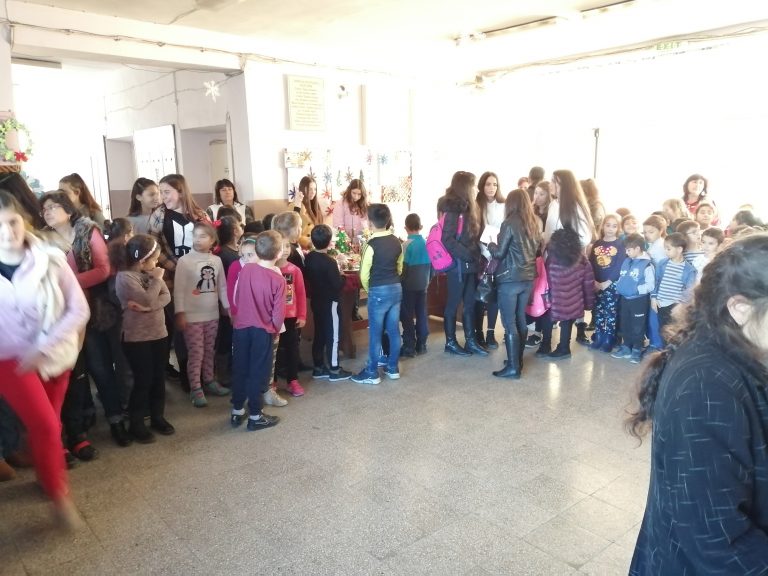 СУ “Ангел Каралийчев” в Стражица подкрепя “Българската Коледа”