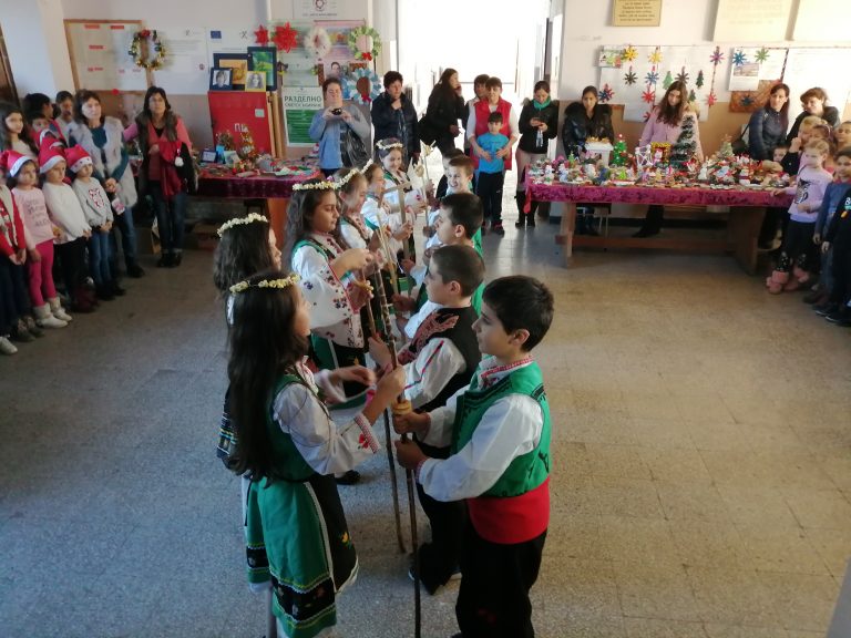 СУ “Ангел Каралийчев” в Стражица подкрепя “Българската Коледа”