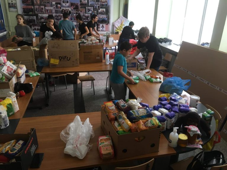 Свищов | Пакети с хранителни продукти събраха катрановци за приюта в село Нови хан