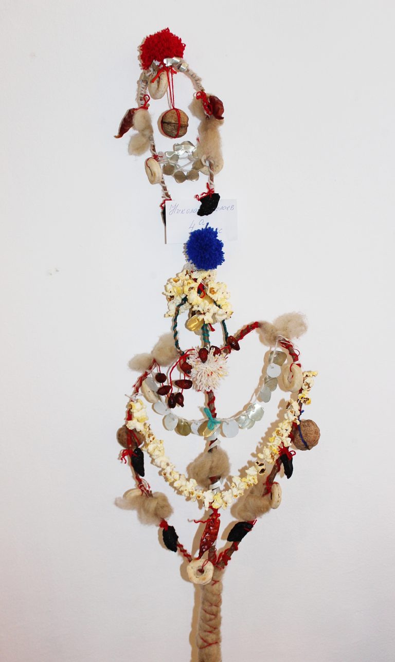 Децата на Стражица участваха в конкурс за картички и сурвачки