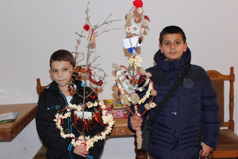 Стражица | Децата на Стражица участваха в  конкурс за картички и сурвачки