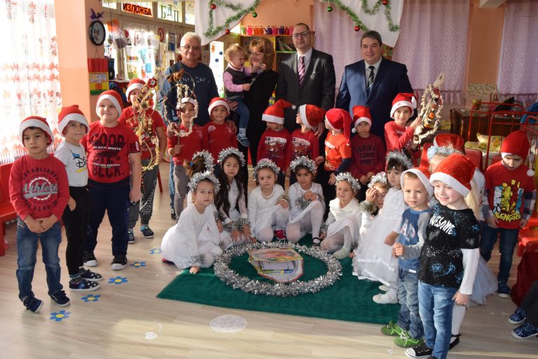 Горна Оряховица | Инж. Добромир Добрев и Димитър Николов гостуваха на децата от ДГ „Димитър Генков“ в Поликраище