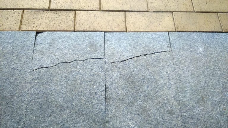 Горещи новини | Руши се обновеният площад  в центъра на Г. Оряховица