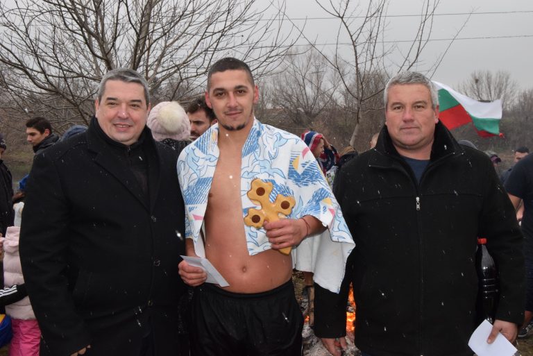 Горна Оряховица | 34-годишен за пети път извади кръста от водите на Янтра край Първомайци