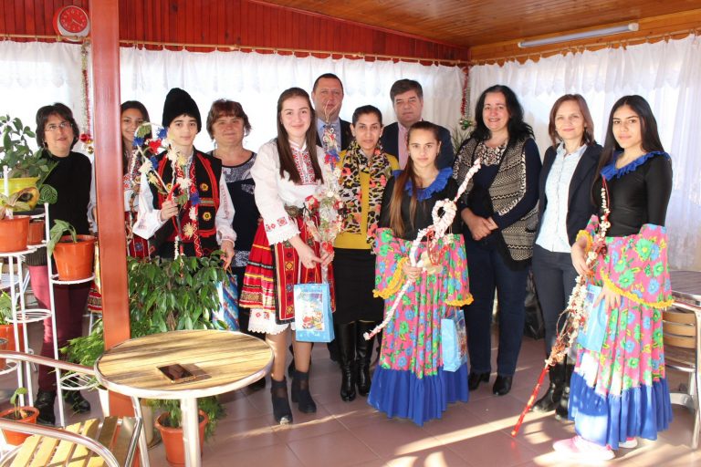 Стражица | Сурвакарчета поздравиха ръководството на Община Стражица за Василица