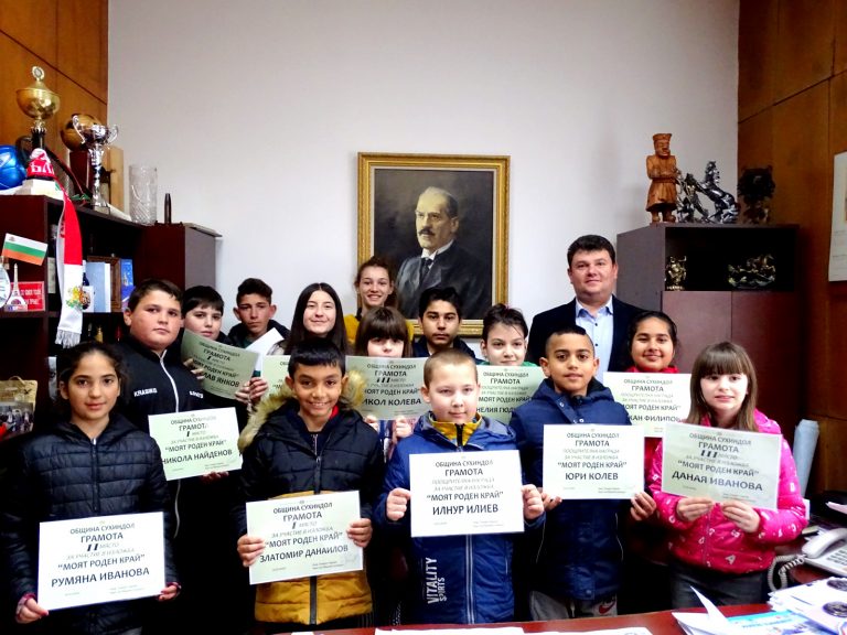 Инж. Пламен Чернев награди участниците в изложбата „Моят роден край“