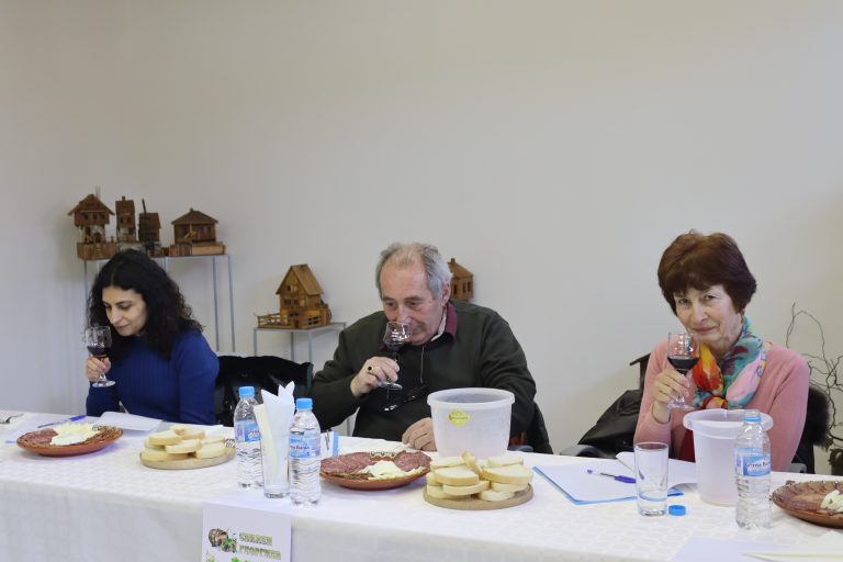 С винени конкурси, с фолклорни концерти и със зарязване бе отбелязан празникът Трифон Зарезан в община Лясковец