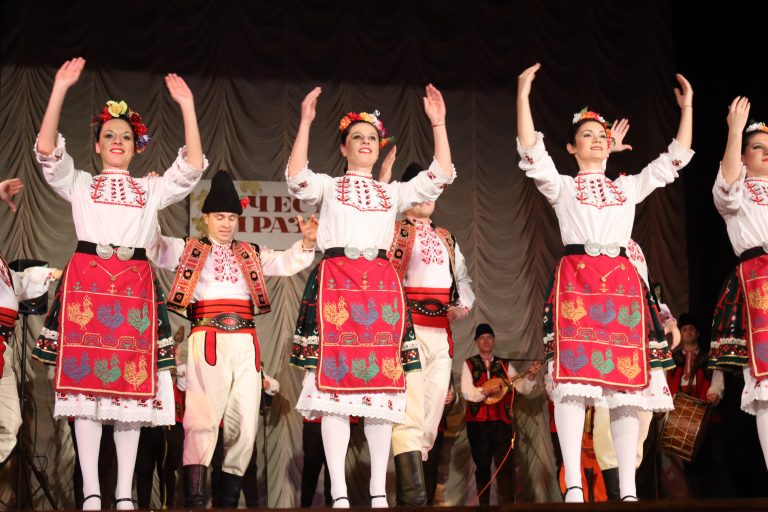 С винени конкурси, с фолклорни концерти и със зарязване бе отбелязан празникът Трифон Зарезан в община Лясковец