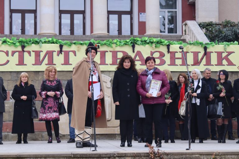 С винени конкурси, с фолклорни концерти и със зарязване бе отбелязан празникът Трифон Зарезан в община Лясковец