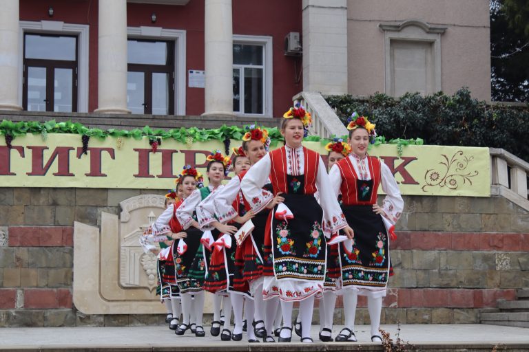 С винени конкурси, с фолклорни концерти и със зарязване бе отбелязан празникът Трифон Зарезан в община Лясковец