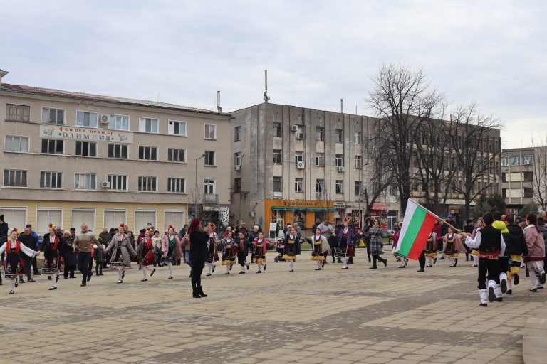 С винени конкурси, с фолклорни концерти и със зарязване бе отбелязан празникът Трифон Зарезан в община Лясковец