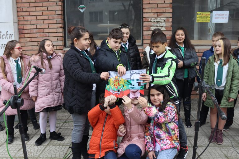 Лясковчани отдадоха почит на Апостола, в Джулюница откриха негова плоча