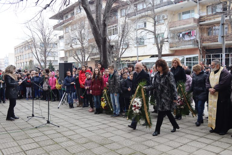 Лясковчани отдадоха почит на Апостола, в Джулюница откриха негова плоча