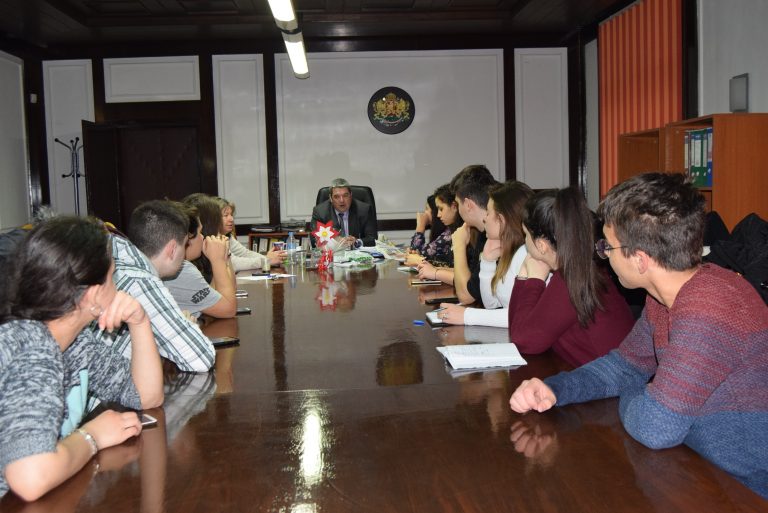 Горна Оряховица | Инж. Добромир Добрев и Младежкият парламент дискутираха предстоящата национална младежка среща