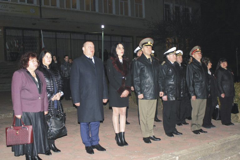 Сушица се поклони пред подвига и героизма на своя син герой