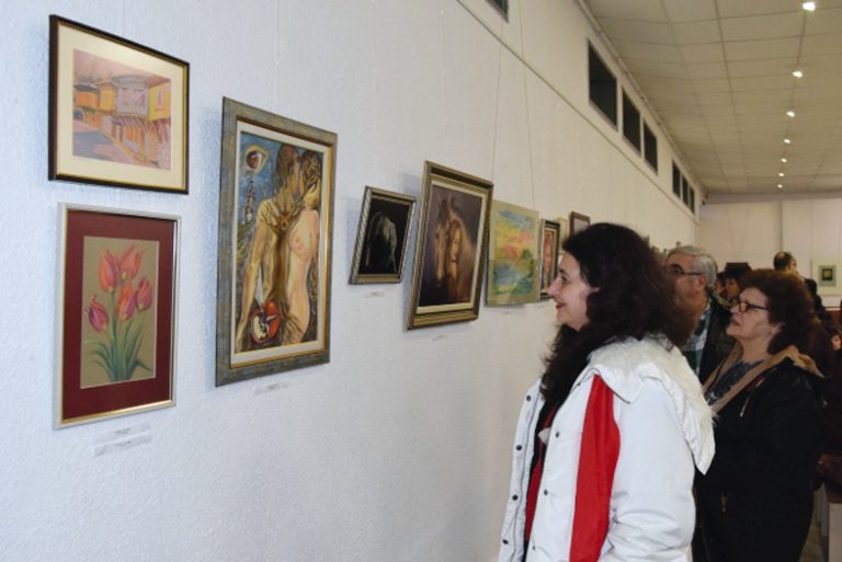 Горна Оряховица | Художнички подредиха  празнична изложба  в Художествена галерия  “Недялко Каранешев”
