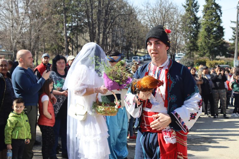 Ергенски сватби вдигнаха в два поредни дни в две лясковски села