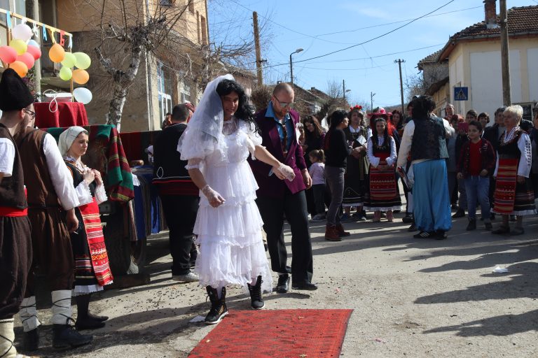 Ергенски сватби вдигнаха в два поредни дни в две лясковски села