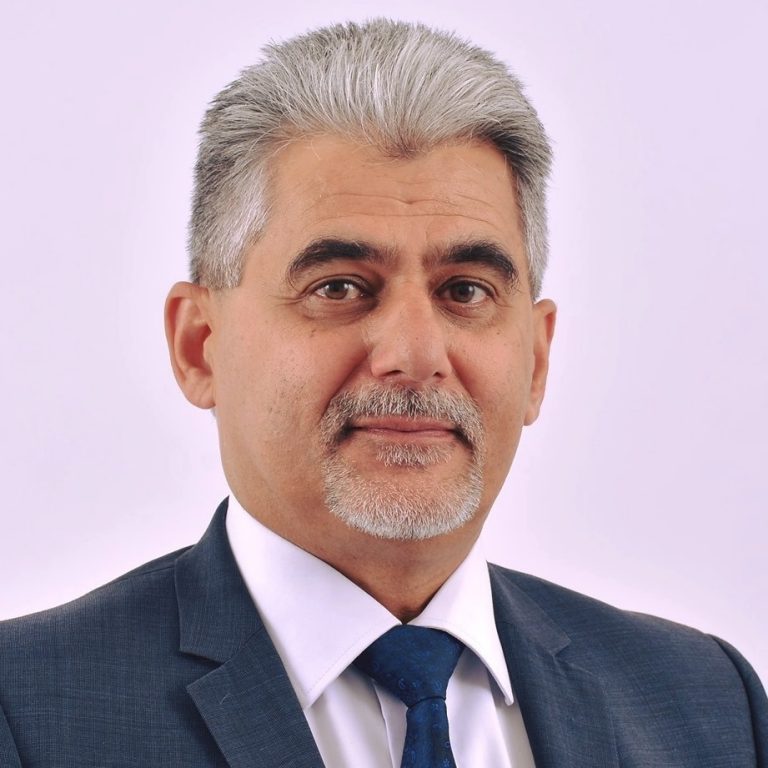 Здраве | 500 маски за многократна употреба дарява доц. д-р Милен Михов на свищовската болница