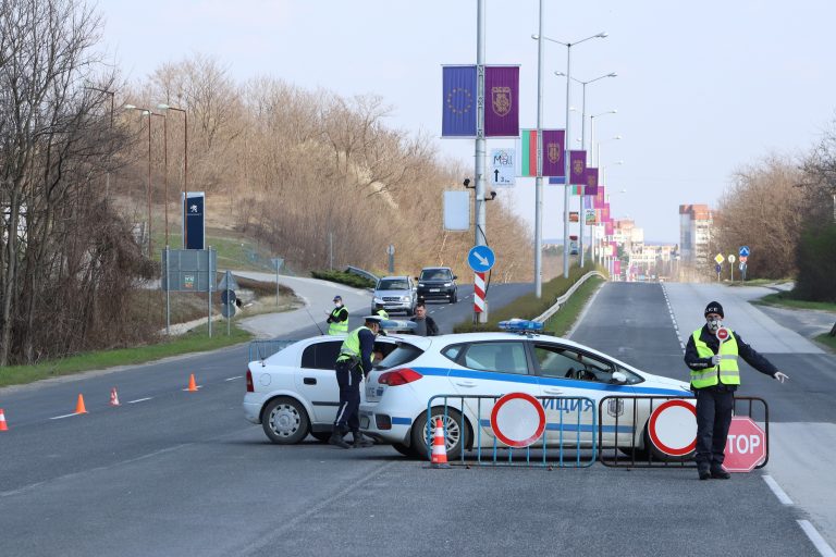 Слаб трафик през КПП-та на В. Търново и специални мерки за църквите и манастирите
